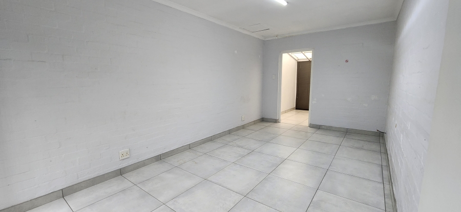To Let 4 Bedroom Property for Rent in Bloubergrant Western Cape